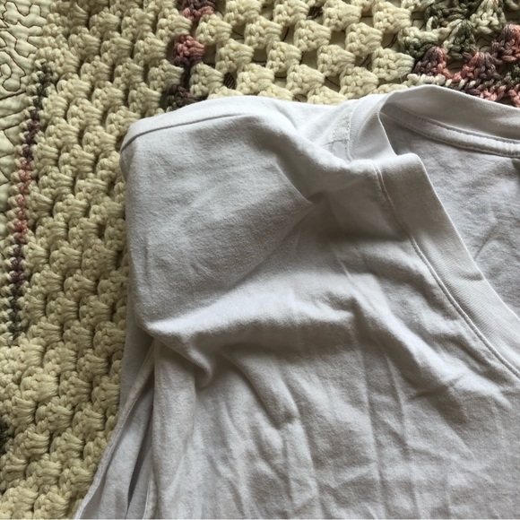 Babaton Aritzia Padded V-neck Sleeveless white shirt - Picture 4 of 8